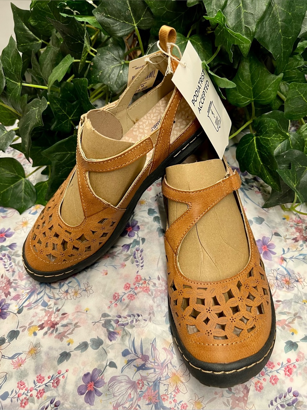 NIB JBU Comfort Mary Jane-Style Shoes in Tan with Cutout Design Size 7